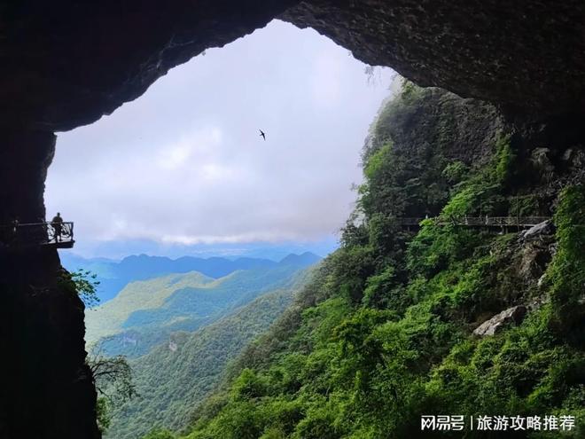 导讲解解锁金佛山+天星小镇含费用麻将胡了重庆5天4晚定制游资深向(图3) 导讲解解锁金佛山+天星小镇含费用麻将胡了重庆5天4晚定制游资深向(图3)