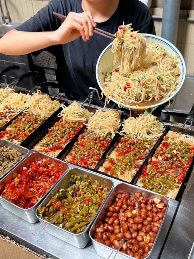 华版：魔幻城市+市井烟火+美食地图PG电子麻将胡了模拟器重庆六日游精