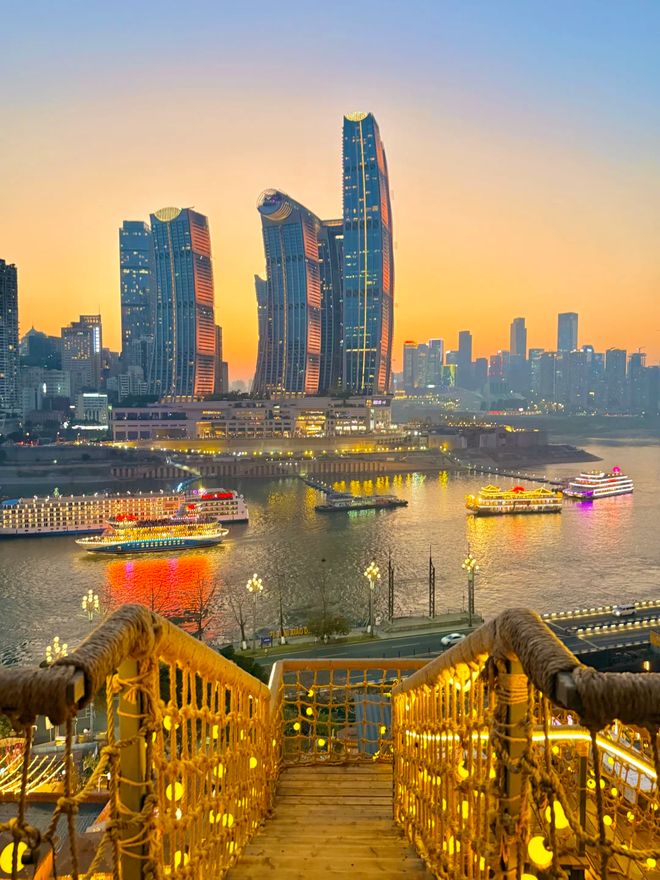 华版:魔幻城市+市井烟火+美食地图PG电子麻将胡了模拟器重庆六日游精(图4) 华版:魔幻城市+市井烟火+美食地图PG电子麻将胡了模拟器重庆六日游精(图4)