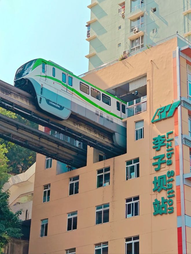 华版:魔幻城市+市井烟火+美食地图PG电子麻将胡了模拟器重庆六日游精(图3) 华版:魔幻城市+市井烟火+美食地图PG电子麻将胡了模拟器重庆六日游精(图3)